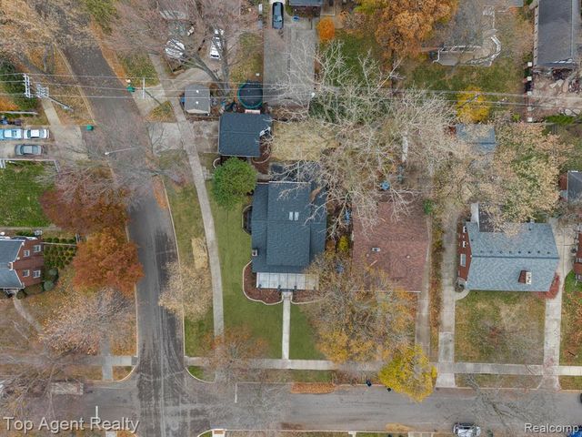 784 Barrington Road, Grosse Pointe Park, MI 48230