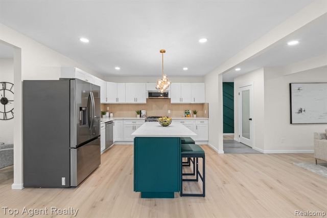 784 Barrington Road, Grosse Pointe Park, MI 48230
