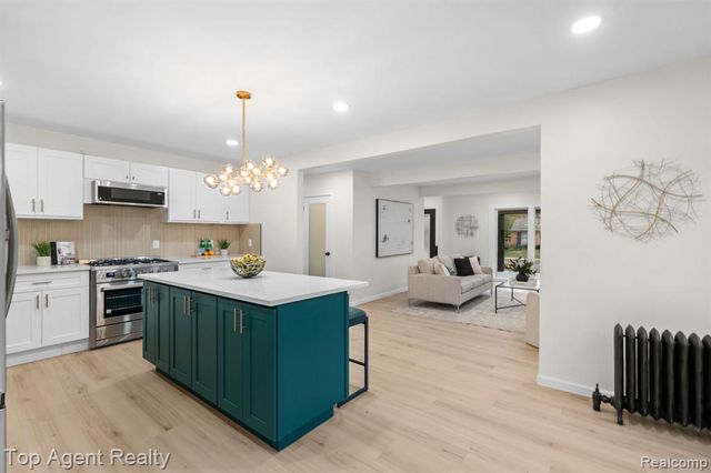 784 Barrington Road, Grosse Pointe Park, MI 48230
