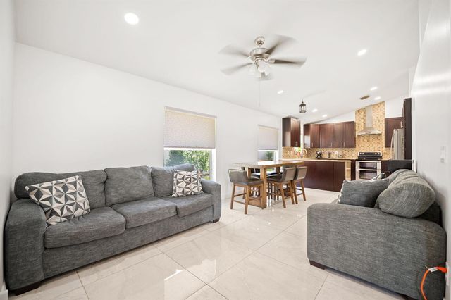 1842 OAK BERRY Circle, Wellington, FL 33414