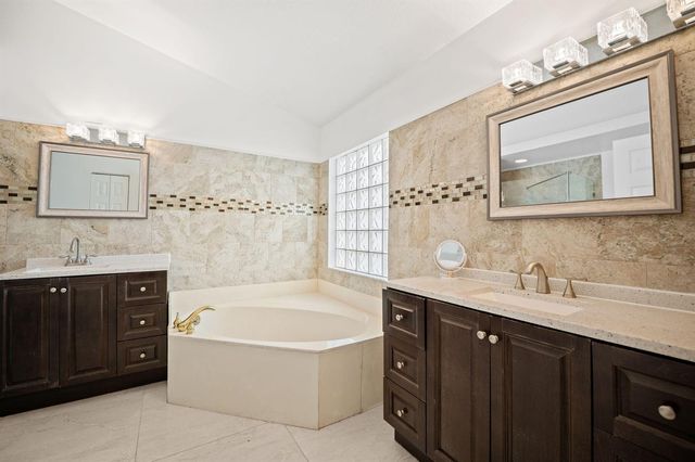 1842 OAK BERRY Circle, Wellington, FL 33414