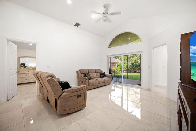 1842 OAK BERRY Circle, Wellington, FL 33414