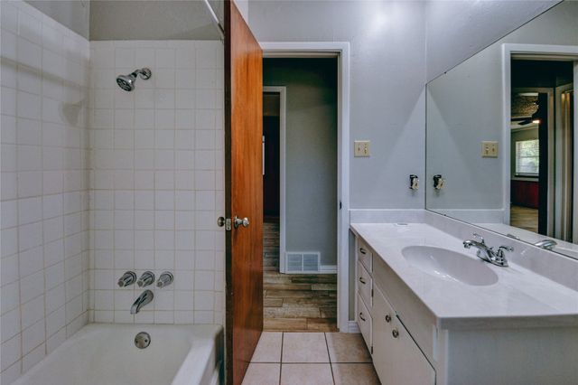 7524 Overhill Road, Fort Worth, TX 76116