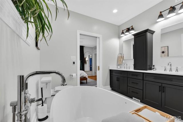 2923 Allen Avenue, St Louis, MO 63104