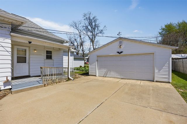 937 8th Street, Marion, IA 52302