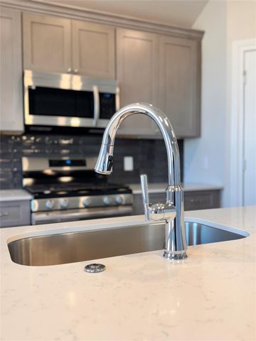 10250 Cabo Del Sol Drive, Cleveland, TX 77327