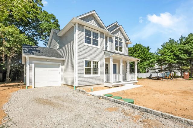 510 Bayport Avenue, Bayport, NY 11705