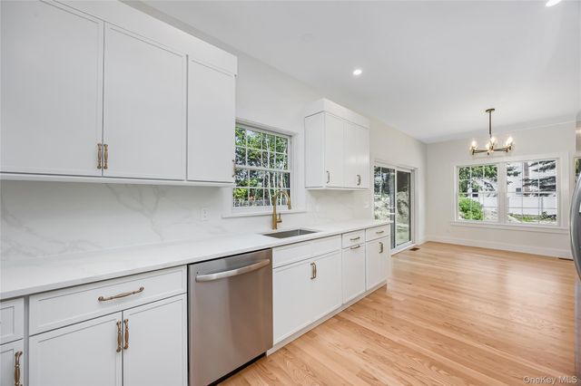 510 Bayport Avenue, Bayport, NY 11705