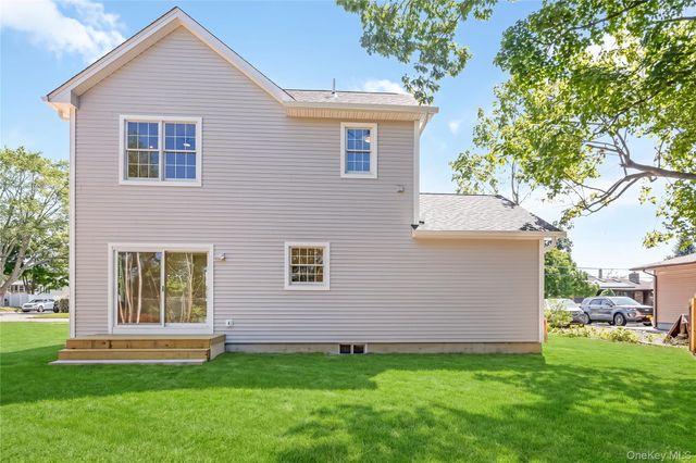 510 Bayport Avenue, Bayport, NY 11705