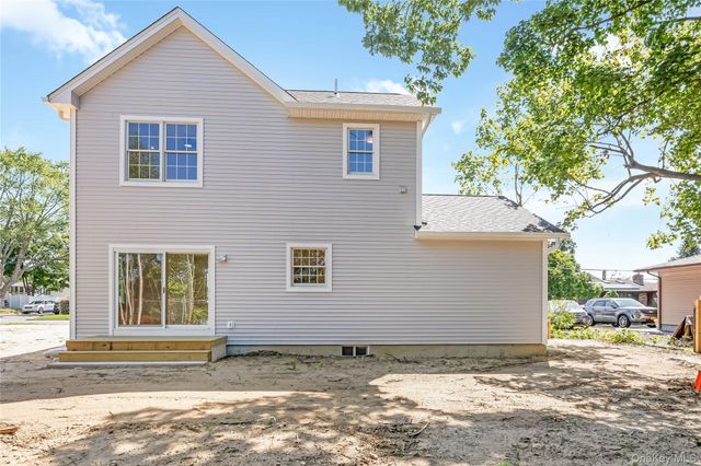 510 Bayport Avenue, Bayport, NY 11705