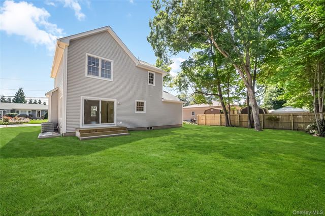 510 Bayport Avenue, Bayport, NY 11705