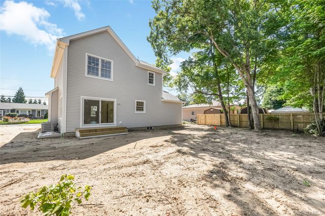 510 Bayport Avenue, Bayport, NY 11705