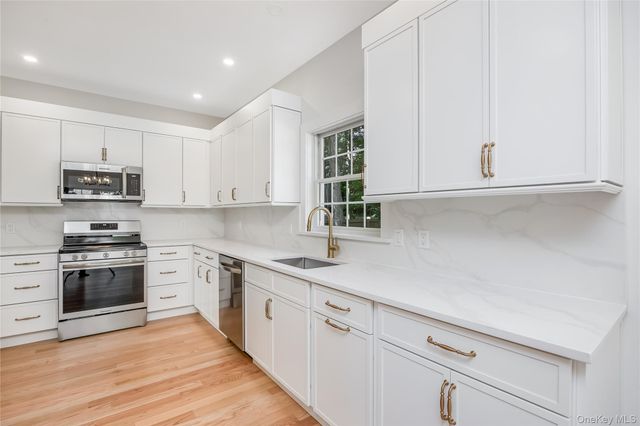 510 Bayport Avenue, Bayport, NY 11705