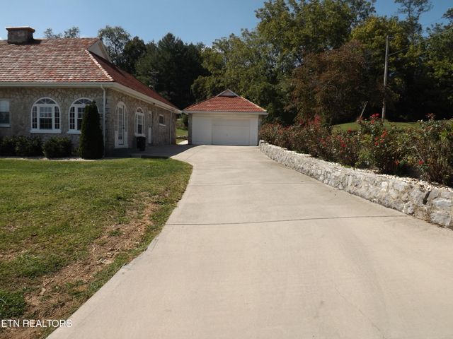 1702 Haynes St, Tazewell, TN 37879