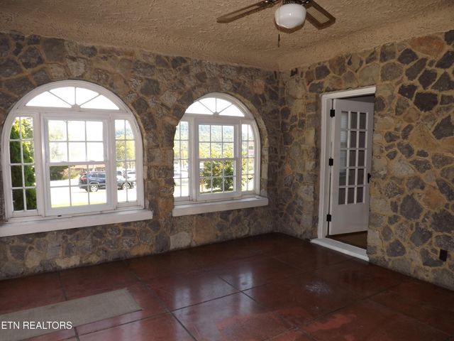 1702 Haynes St, Tazewell, TN 37879