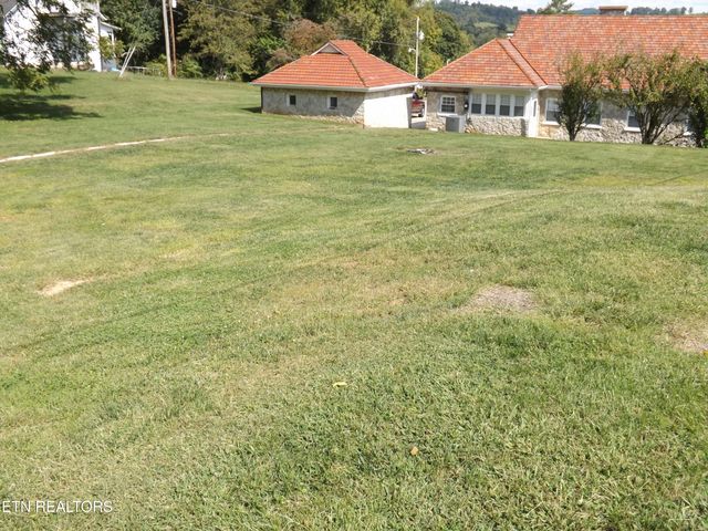 1702 Haynes St, Tazewell, TN 37879