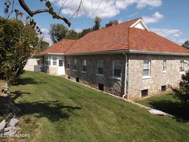 1702 Haynes St, Tazewell, TN 37879