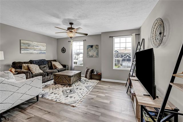 342 Foxglove Drive, Wadsworth, OH 44281