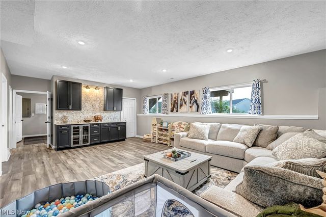 342 Foxglove Drive, Wadsworth, OH 44281