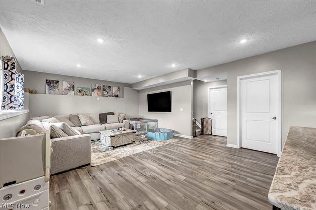 342 Foxglove Drive, Wadsworth, OH 44281