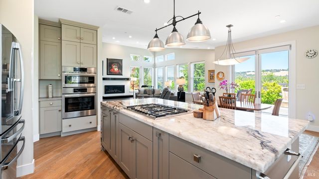 3971 Rincon Ridge Dr W, Santa Rosa, CA 95404