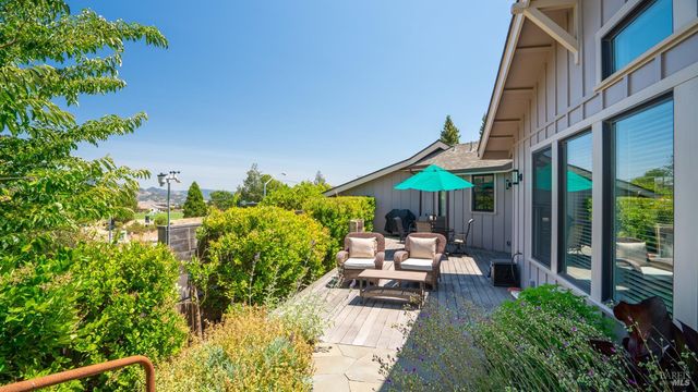 3971 Rincon Ridge Dr W, Santa Rosa, CA 95404