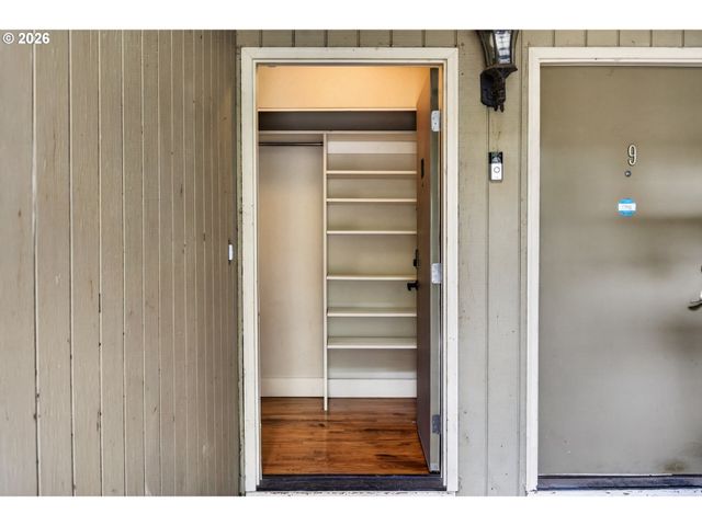 6610 Sw TERRI Ct, Portland, OR 97225