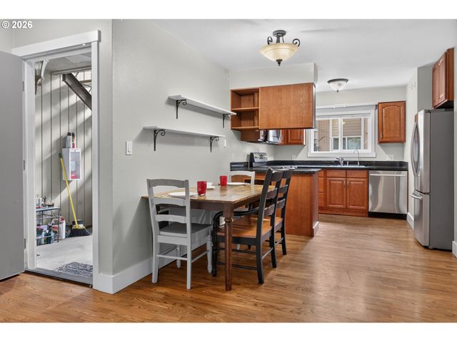 6610 Sw TERRI Ct, Portland, OR 97225