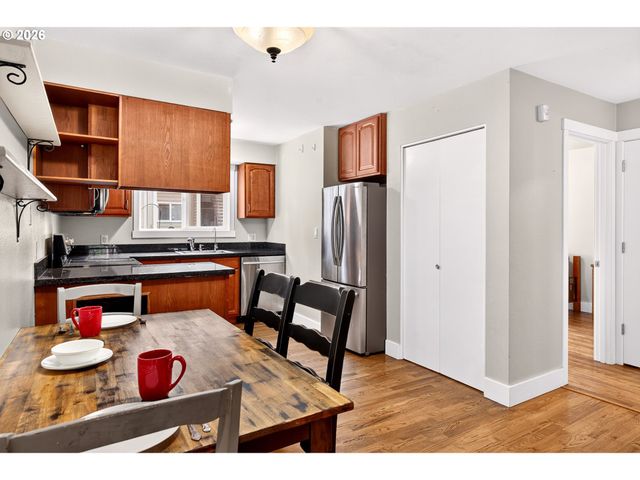 6610 Sw TERRI Ct, Portland, OR 97225