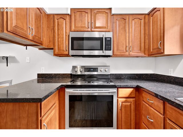 6610 Sw TERRI Ct, Portland, OR 97225