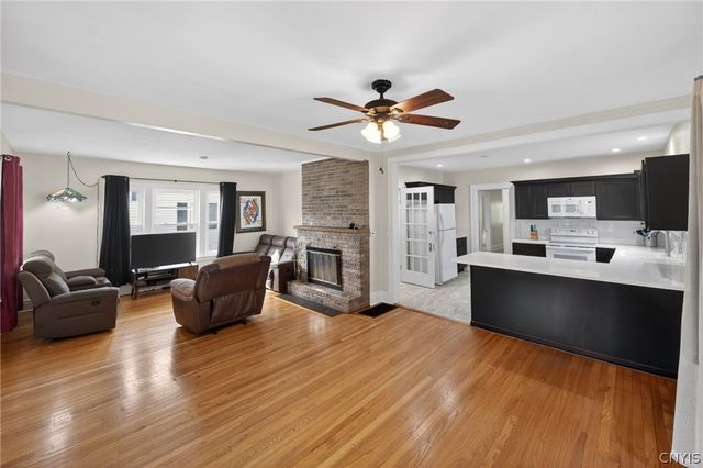 116 Malverne Dr, Syracuse, NY 13208