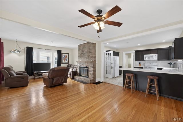 116 Malverne Dr, Syracuse, NY 13208