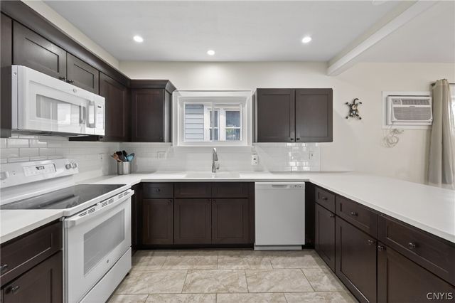 116 Malverne Dr, Syracuse, NY 13208