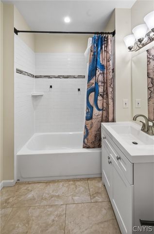 116 Malverne Dr, Syracuse, NY 13208