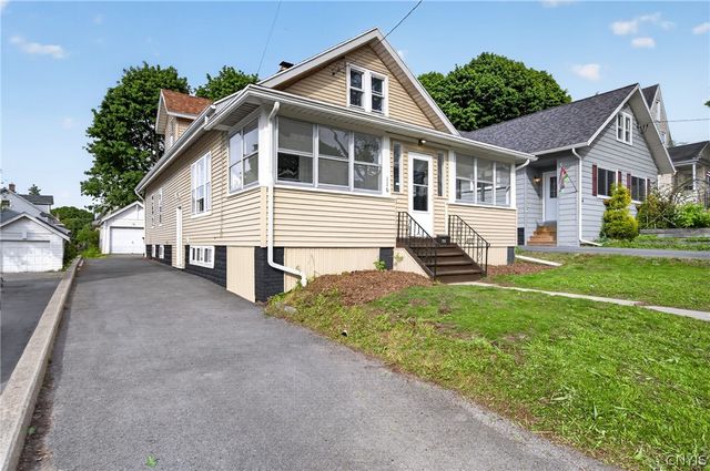 116 Malverne Dr, Syracuse, NY 13208