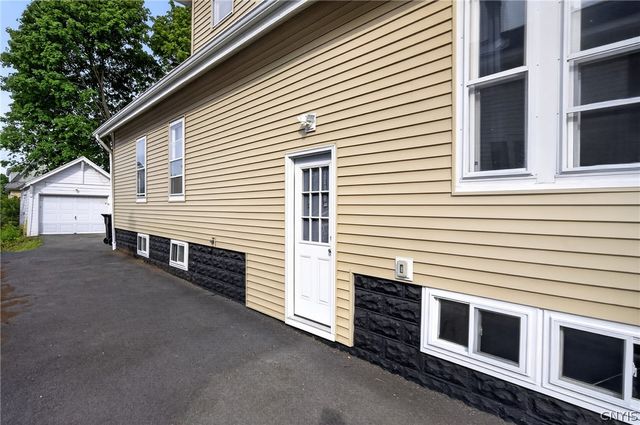 116 Malverne Dr, Syracuse, NY 13208