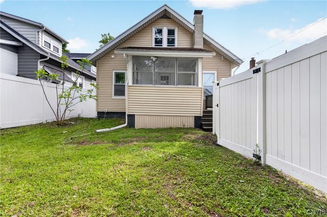 116 Malverne Dr, Syracuse, NY 13208