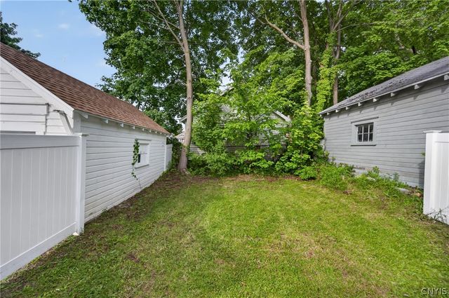 116 Malverne Dr, Syracuse, NY 13208