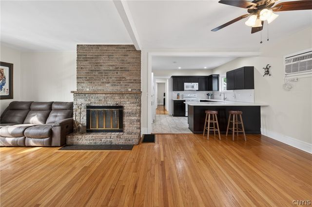 116 Malverne Dr, Syracuse, NY 13208