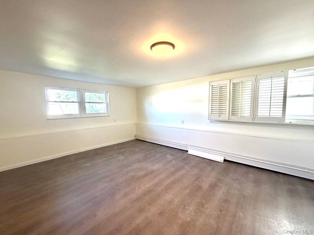 17 Marina Road, Island Park, NY 11558