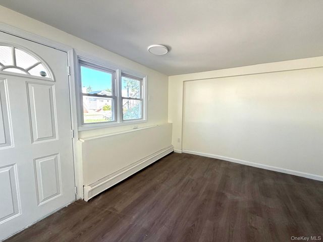 17 Marina Road, Island Park, NY 11558