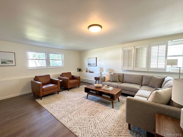 17 Marina Road, Island Park, NY 11558