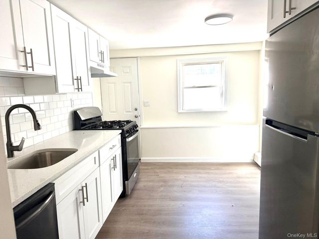 17 Marina Road, Island Park, NY 11558