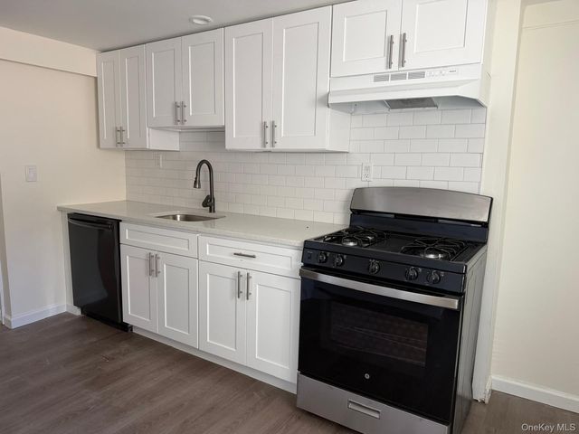 17 Marina Road, Island Park, NY 11558