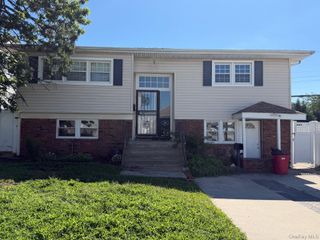 17 Marina Road, Island Park, NY 11558