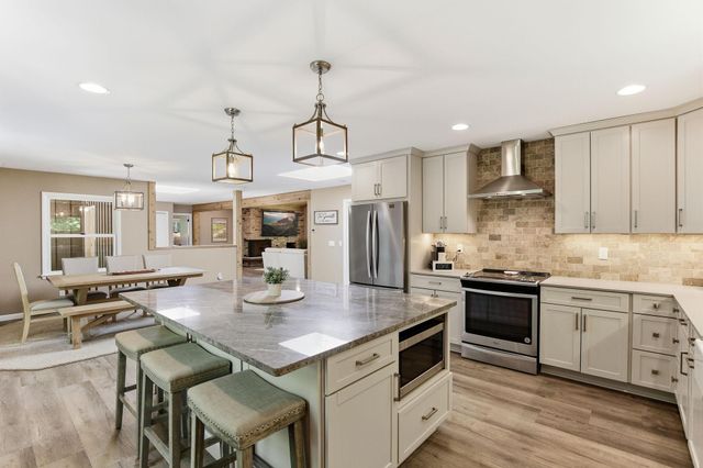 4001 Huntingdon Drive, Minnetonka, MN 55305
