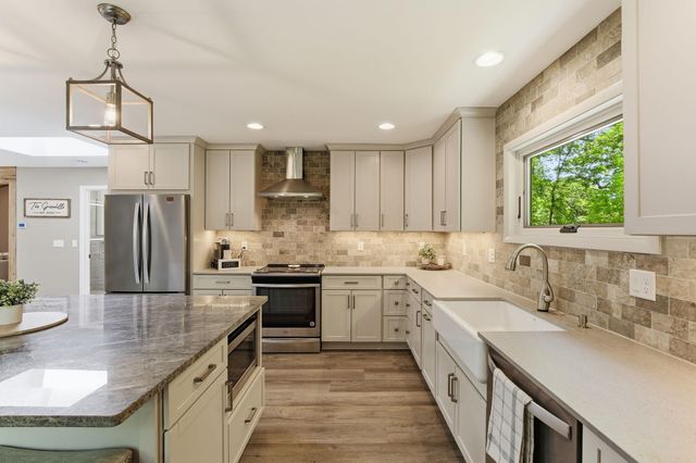 4001 Huntingdon Drive, Minnetonka, MN 55305