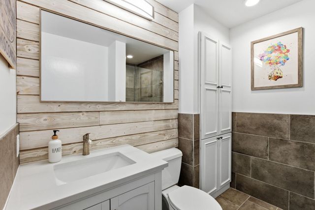 4001 Huntingdon Drive, Minnetonka, MN 55305