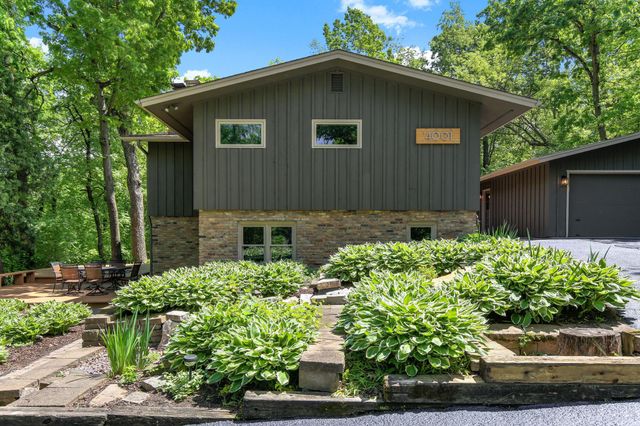 4001 Huntingdon Drive, Minnetonka, MN 55305