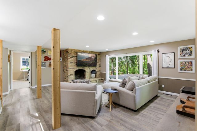 4001 Huntingdon Drive, Minnetonka, MN 55305